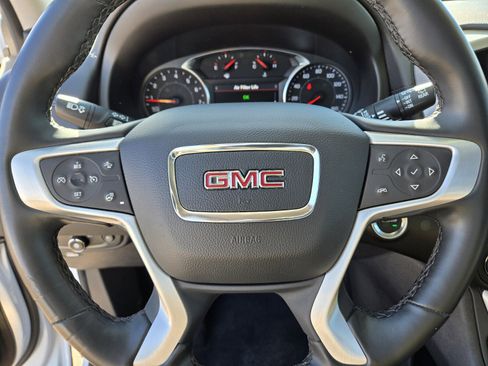 Used 2024 GMC Terrain SLT image 22