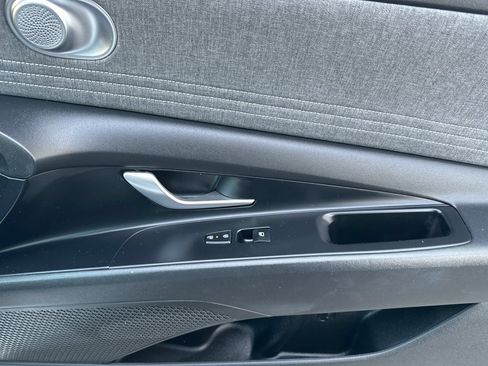 Used 2025 Hyundai Elantra Limited FWD image 21