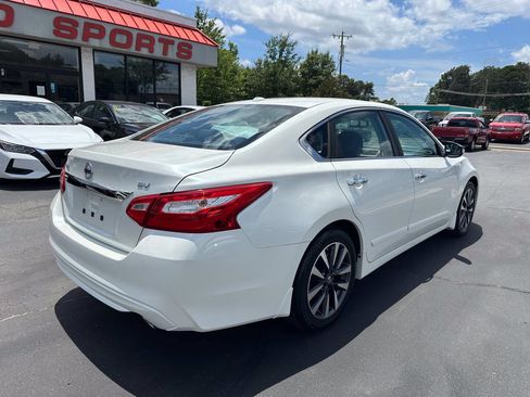 Used 2016 Nissan Altima 2.5 SV w/ Convenience Package FWD image 5