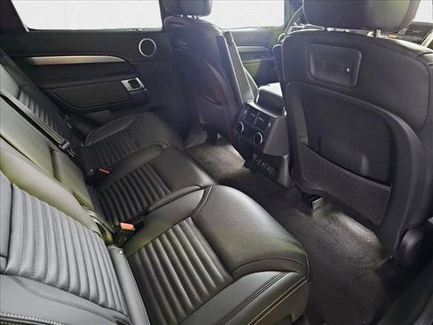 New 2024 Land Rover Discovery Dynamic SE image 11