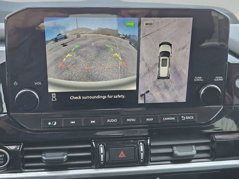Used 2024 Nissan Pathfinder Platinum AWD/4WD image 14