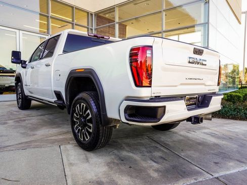 Used 2024 GMC Sierra 2500 Denali Ultimate AWD/4WD image 10