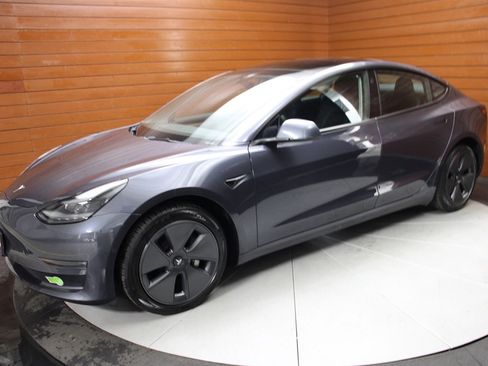 Used 2022 Tesla Model 3 Long Range AWD/4WD image 6