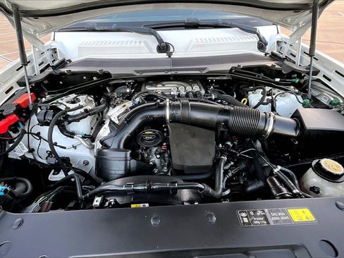 Used 2020 Land Rover Defender 110 SE image 30