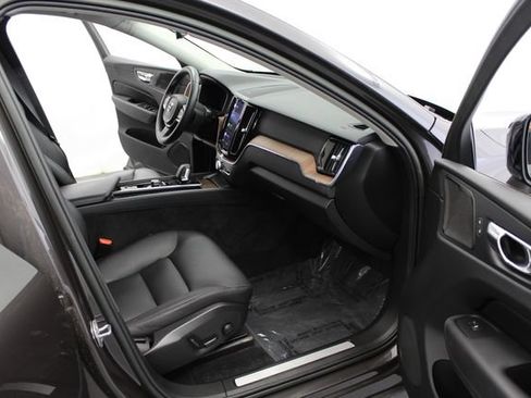 Used 2023 Volvo XC60 B5 Plus w/ Protection Package Premier AWD/4WD image 19