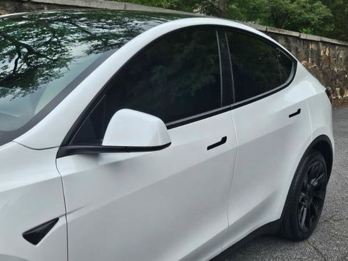 Used 2022 Tesla Model Y Long Range AWD/4WD image 22