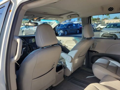 Used 2016 Toyota Sienna XLE w/ XLE Navigation Package image 8