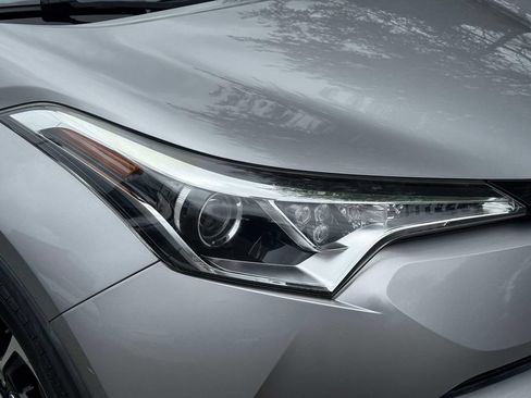 Used 2019 Toyota C-HR XLE FWD image 8
