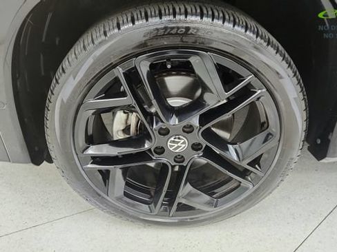 Used 2025 Volkswagen Tiguan SE R-Line AWD/4WD image 73