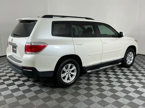 Used 2013 Toyota Highlander SE FWD image 7