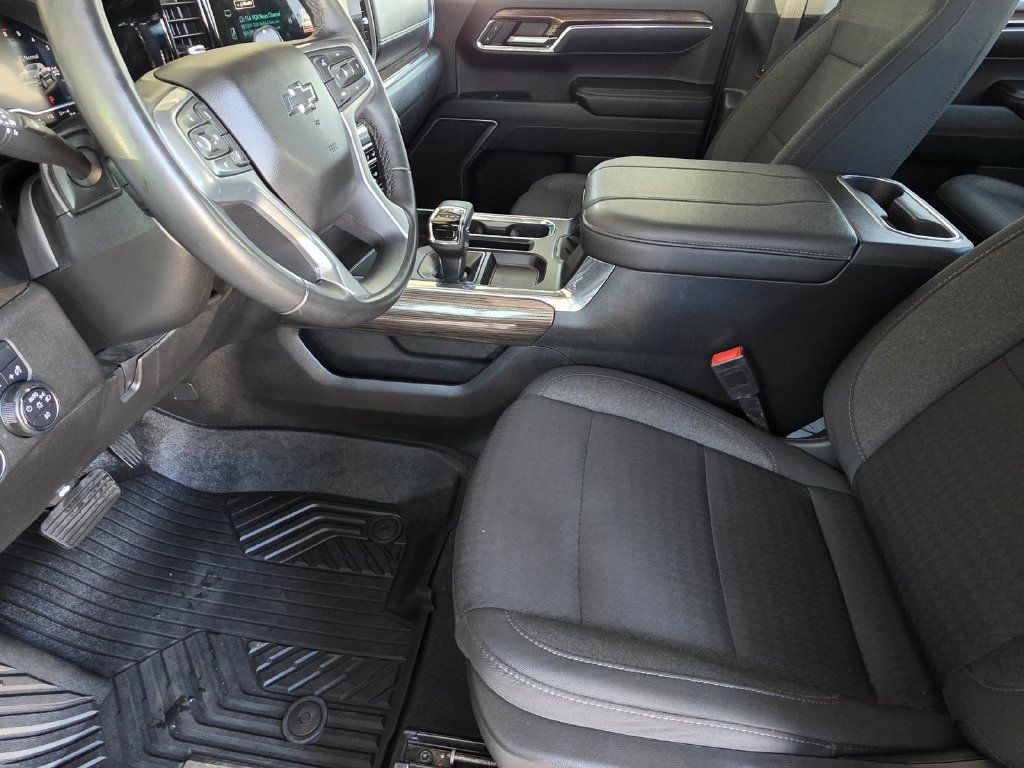 Used 2024 Chevrolet Silverado 1500 RST w/ Z71 Off-Road Package AWD/4WD image 6