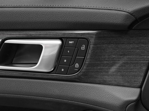 Certified 2023 Porsche Panamera 4 Platinum Edition AWD/4WD image 33