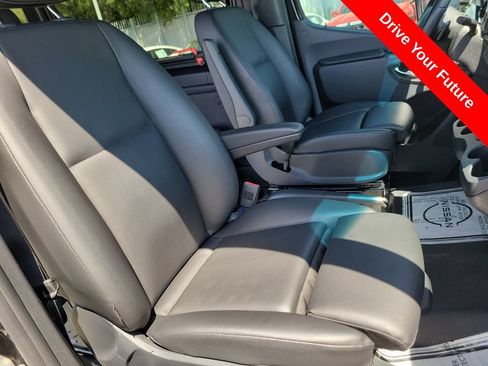 Used 2024 Mercedes-Benz Sprinter 2500 image 23