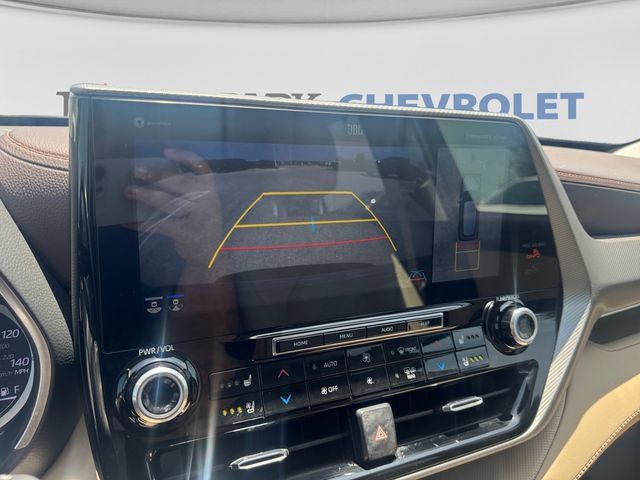 Used 2022 Toyota Highlander Platinum FWD image 16