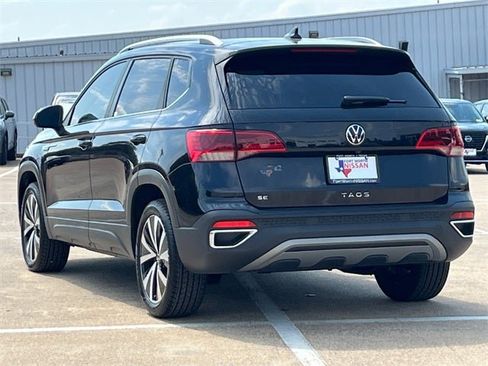 Used 2022 Volkswagen Taos SE w/ Panoramic Sunroof Package image 6
