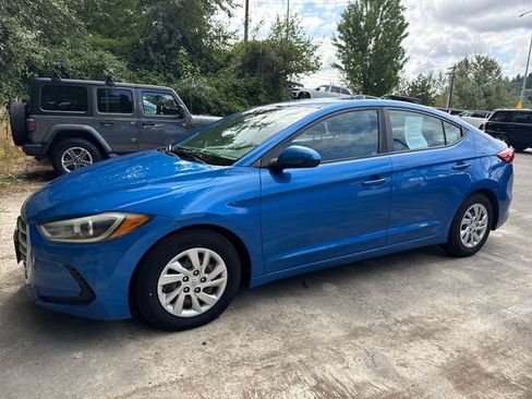 Used 2017 Hyundai Elantra SE FWD image 3