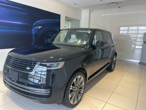 Used 2024 Land Rover Range Rover Long Wheelbase SE image 1