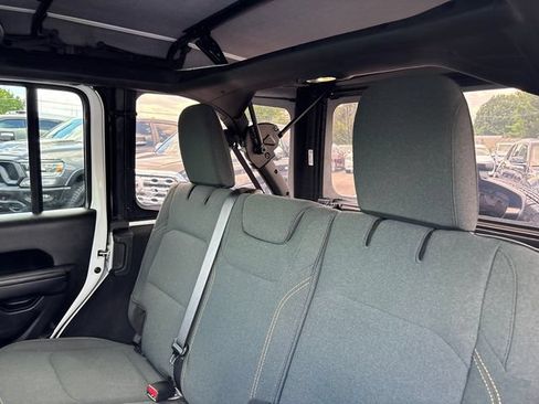 Used 2025 Jeep Wrangler Unlimited Sport AWD/4WD image 8