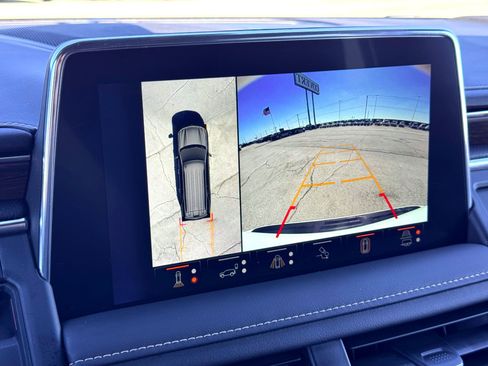 Used 2023 Chevrolet Suburban Premier w/ Advanced Technology Package image 32