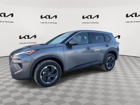 Used 2024 Nissan Rogue SV image 4
