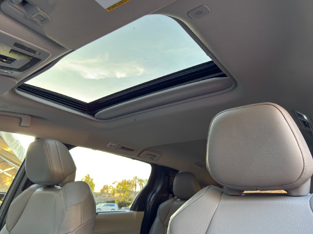 Used 2025 Toyota Sienna XLE FWD image 20
