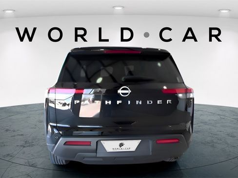 Used 2025 Nissan Pathfinder S image 6