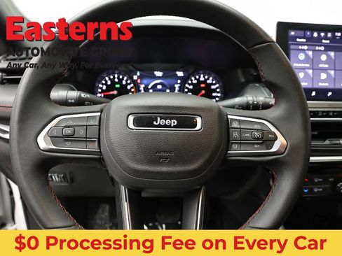 Used 2025 Jeep Compass Trailhawk AWD/4WD image 10