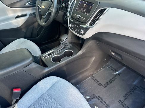Used 2022 Chevrolet Equinox LS FWD image 17