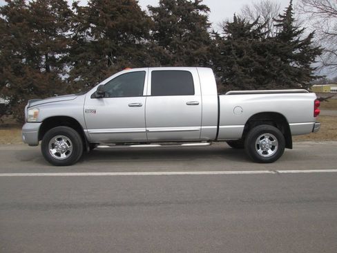 Used 2008 Dodge Ram 2500 Truck Laramie w/ Protection Group AWD/4WD image 2