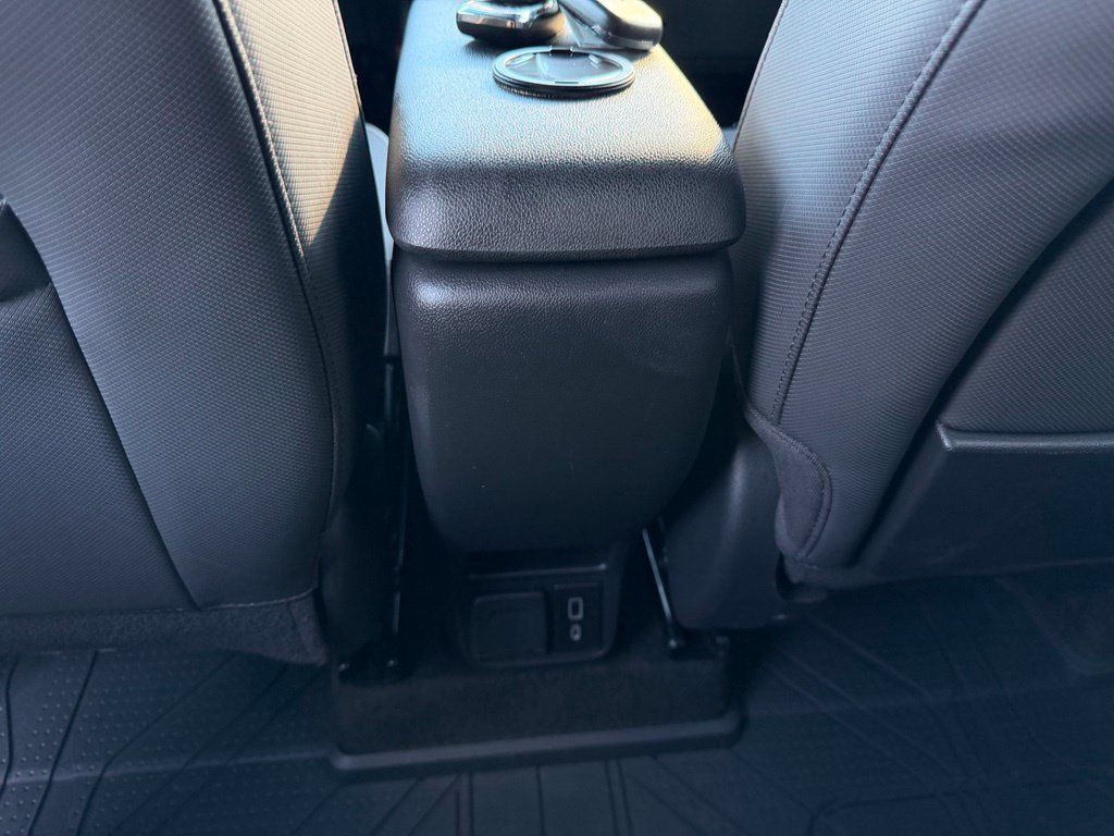 Used 2023 Chevrolet TrailBlazer RS w/ Sun and Liftgate Package FWD image 23