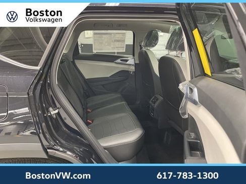 New 2026 Volkswagen Taos SE image 10