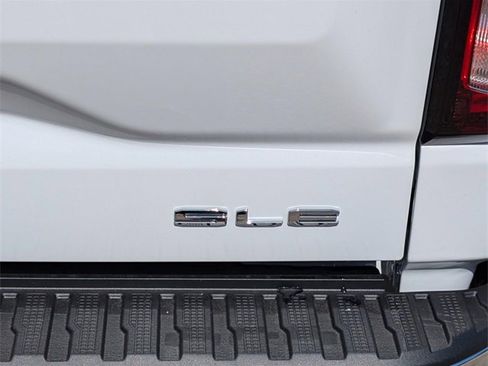 New 2026 GMC Sierra 1500 SLE image 6