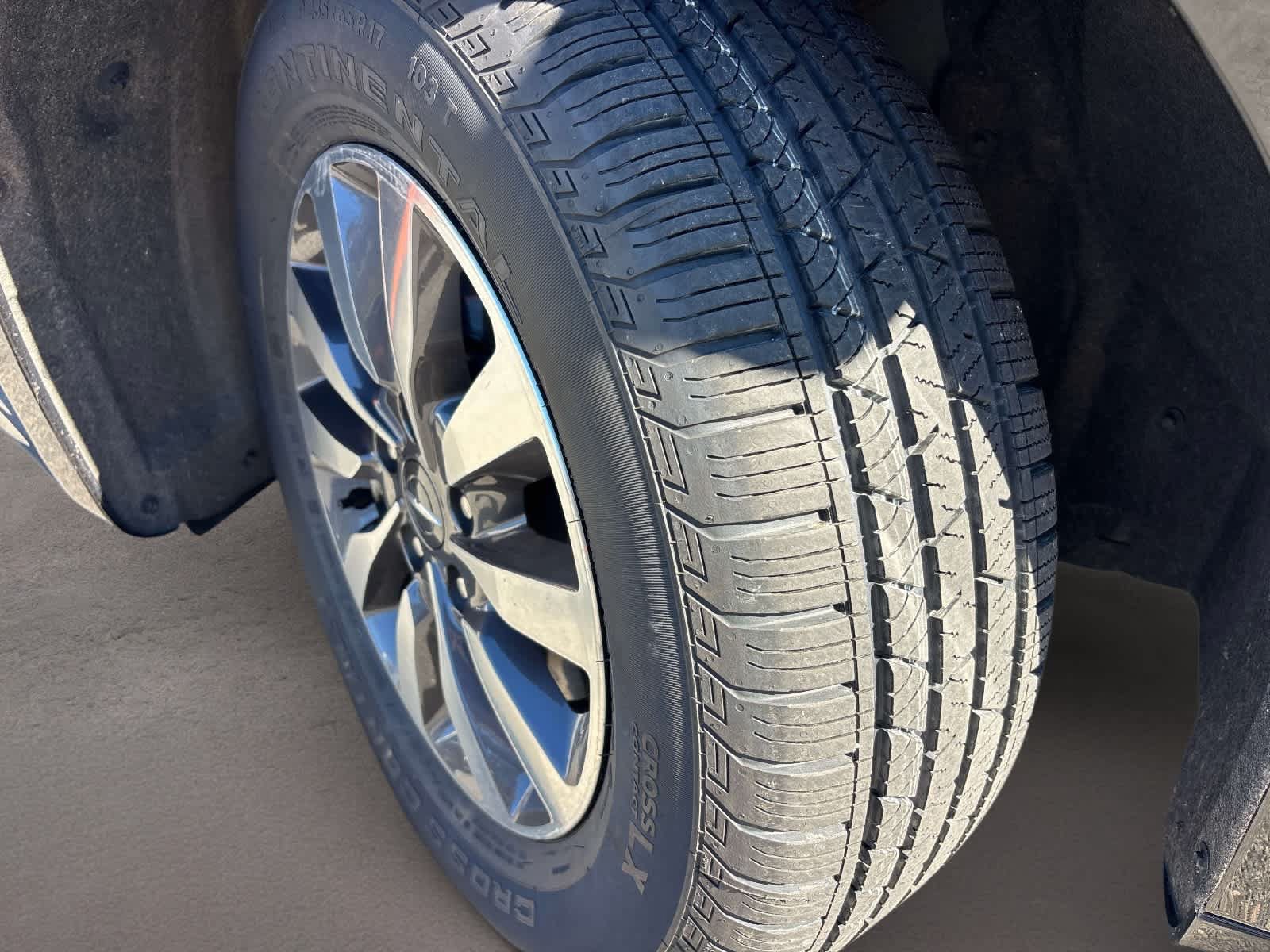 Used 2023 Chrysler Pacifica Limited w/ Uconnect Theater Family Group FWD image 8