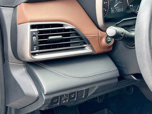 Used 2022 Subaru Outback Touring XT image 10