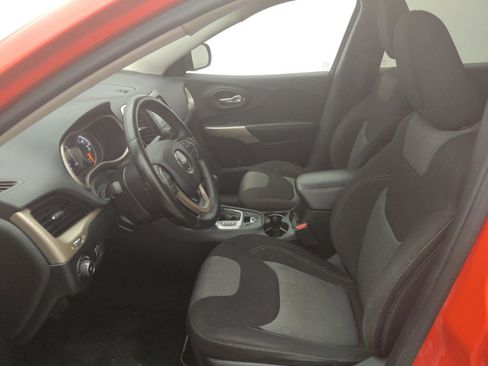 Used 2018 Jeep Cherokee Latitude w/ Altitude Package image 17