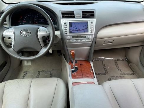 Used 2011 Toyota Camry XLE w/ SE/XLE Extra-Value Pkg FWD image 16