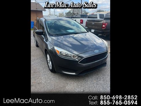 Used 2018 Ford Focus SE image 1