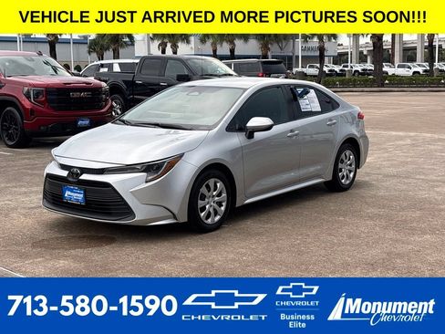 Used 2024 Toyota Corolla LE FWD image 1