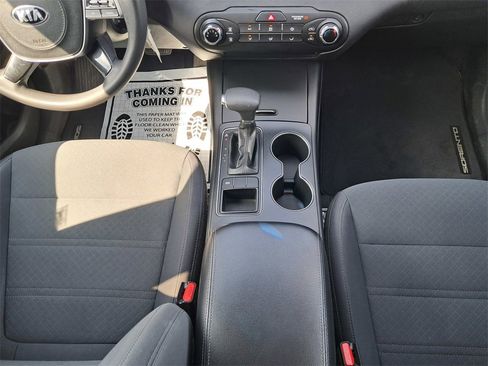 Used 2019 Kia Sorento LX image 19