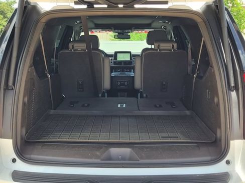 Used 2023 GMC Yukon XL SLT RWD image 9