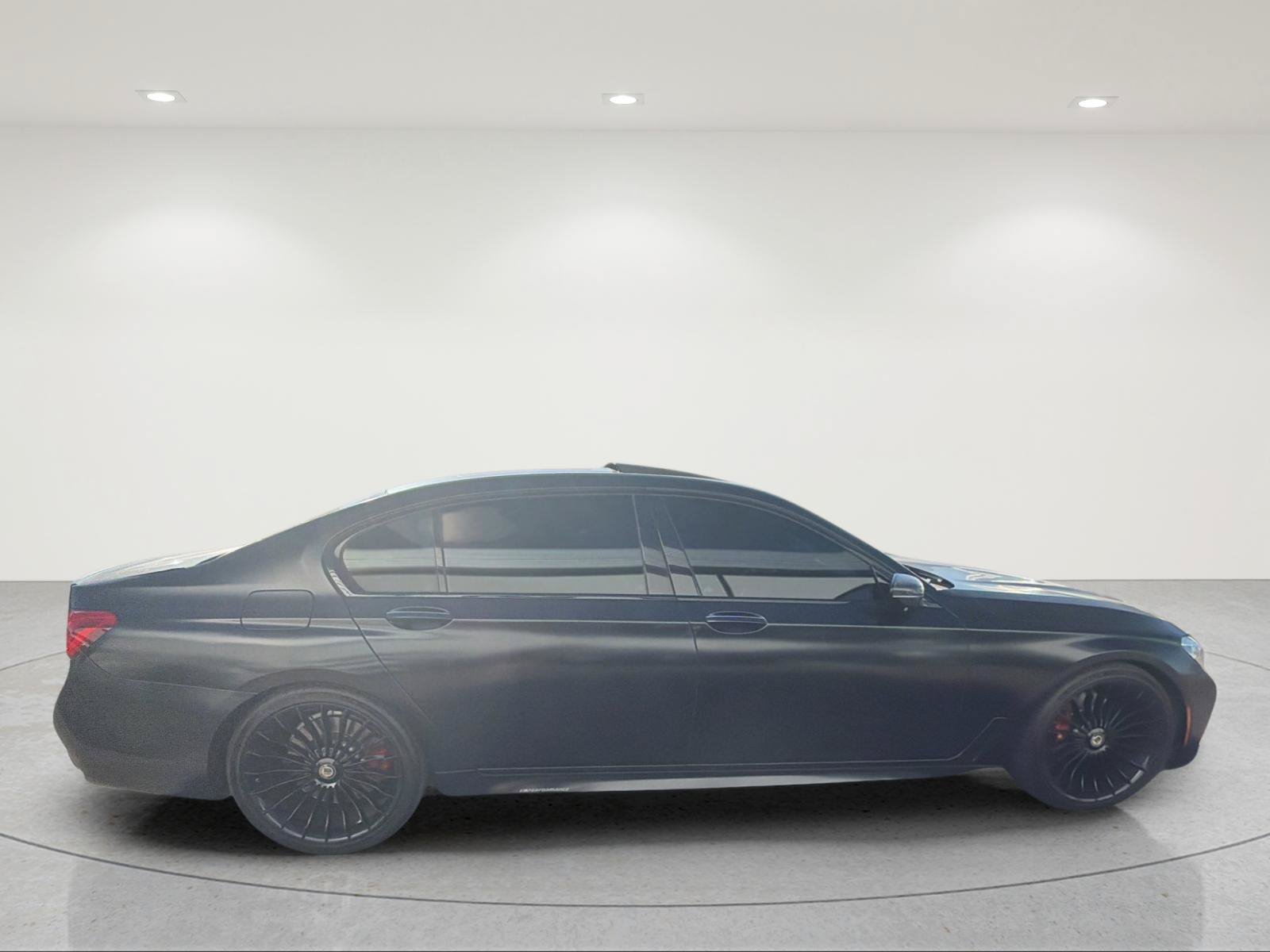Used 2017 BMW 750i RWD image 5