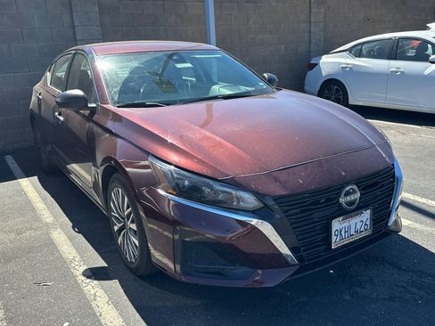 Certified 2024 Nissan Altima 2.5 SV FWD image 2