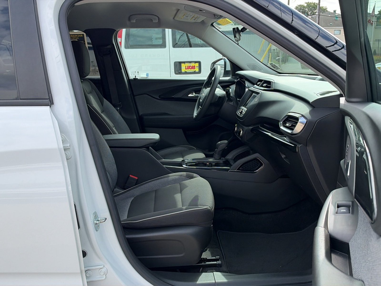 Used 2023 Chevrolet TrailBlazer LT AWD/4WD image 14
