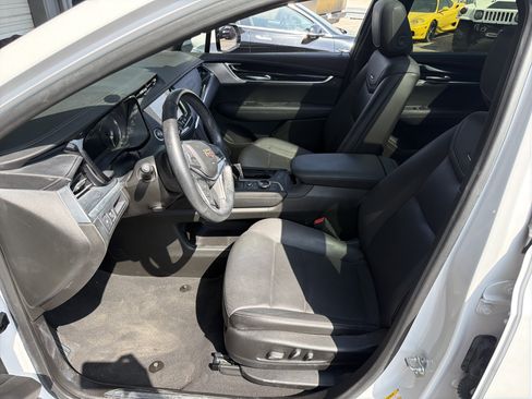 Used 2024 Cadillac XT5 Premium Luxury FWD image 2