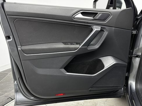 Used 2020 Volkswagen Tiguan S image 10