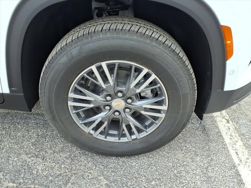 New 2026 Chevrolet Traverse LT w/ Enhanced Driving Package FWD image 11