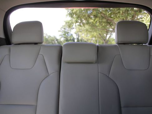 Used 2024 Kia Telluride EX w/ EX Captain's Chair Package FWD image 63