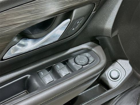 Used 2023 GMC Terrain SLE w/ Driver Convenience Package image 17