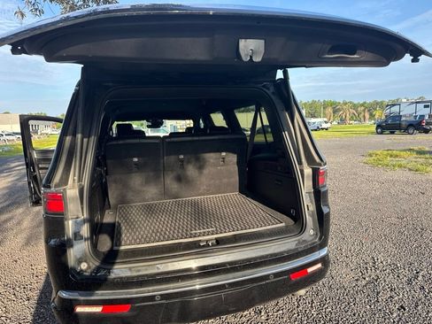 Used 2024 Jeep Wagoneer L Series II w/ Flexible Seating Group RWD image 14