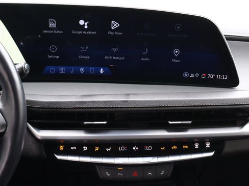 Used 2024 Cadillac XT4 Luxury w/ Cold Weather Package image 16